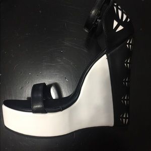 High Wedge shoe